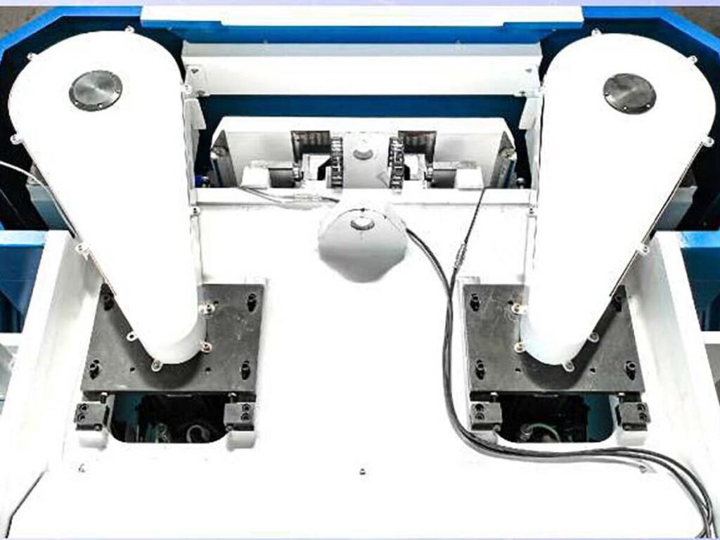 Dual ball screw ram with linear scale feedback