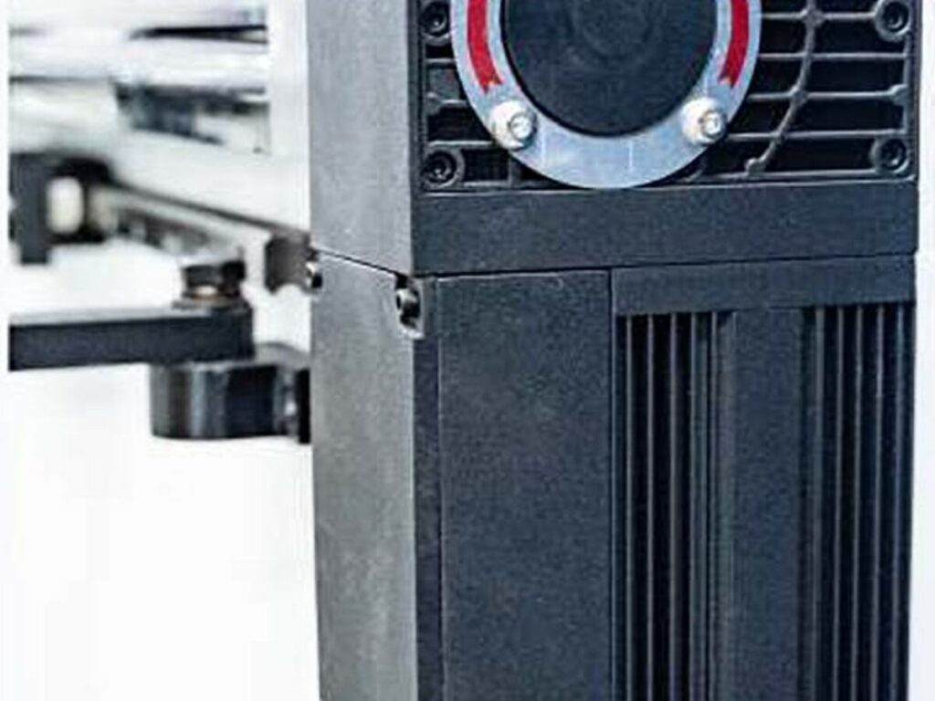 Fully electric servo drive