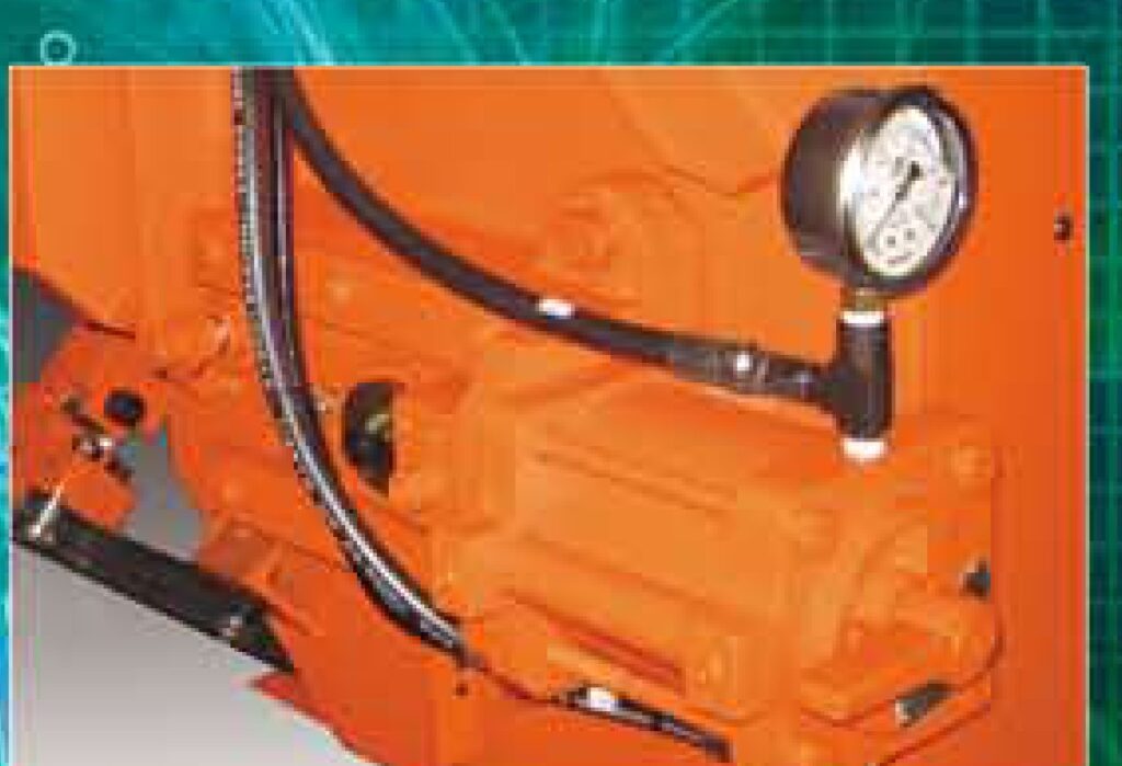 Hydraulic blade tension