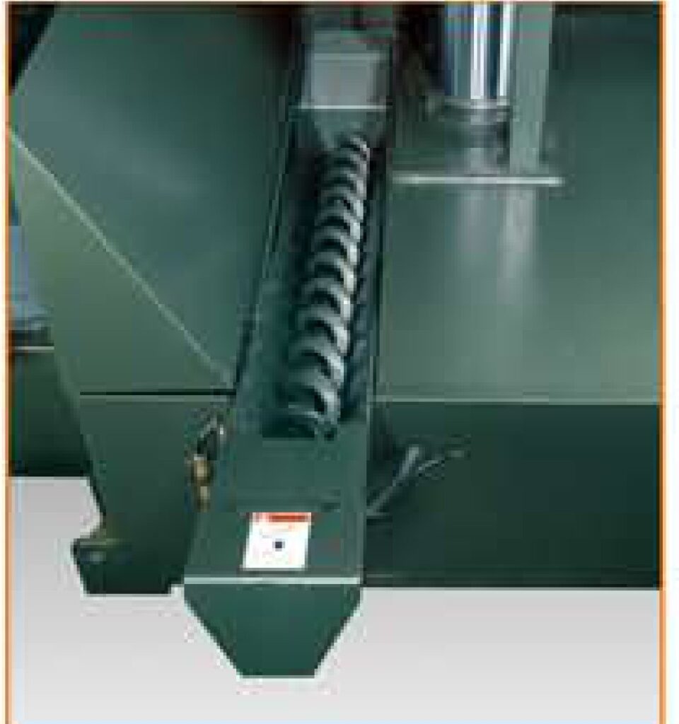 Hydraulic chip conveyor