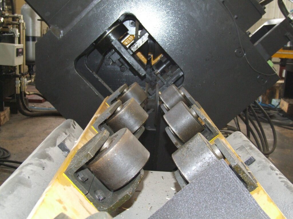 Guided roller clamping
